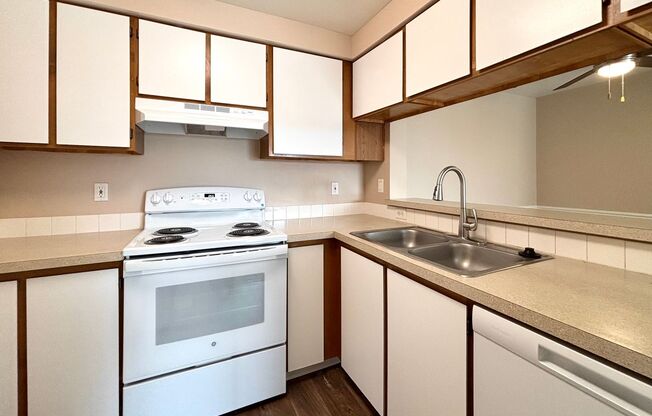 2 beds, 1 bath, 880 sqft, $1,625, Unit 1021