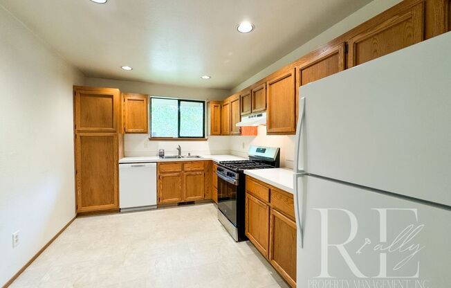 3 beds, 2 baths, $2,525