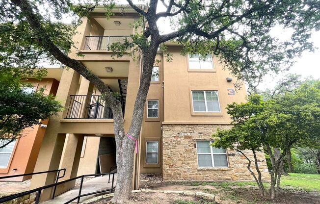 Stunning 2 Bedroom, 2 Bathroom Condo with Hill Country Views!!