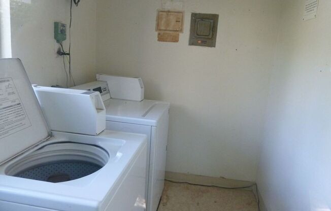 Charming 1 bedroom, 1 bath, 650SF, upstairs unit, apartment in a quiet complex!