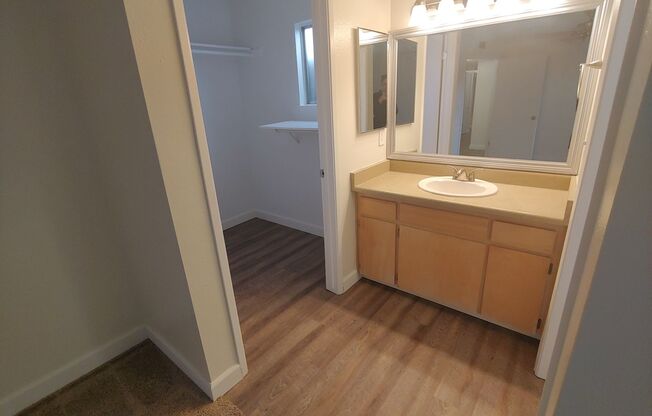 3 beds, 2 baths, 1,239 sqft, $1,960, Unit 1690-222