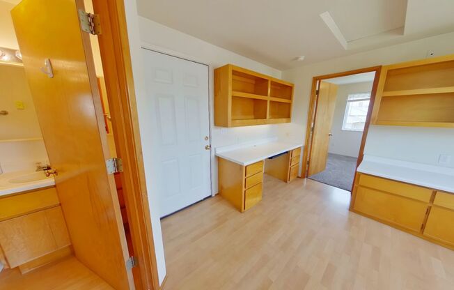 1 bed, 1 bath, $1,200, Unit B