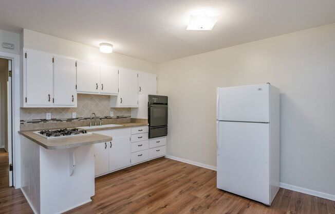 2 beds, 1 bath, $995, Unit # 4