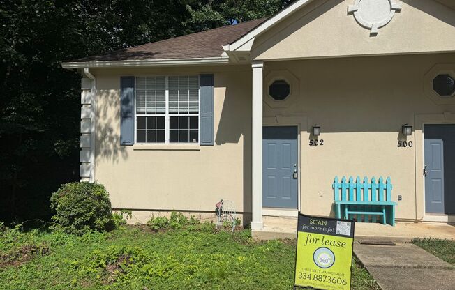 Spacious Auburn Duplex in Prime Location