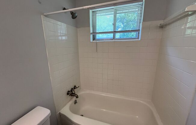 2 beds, 1 bath, 800 sqft, $899, Unit 108