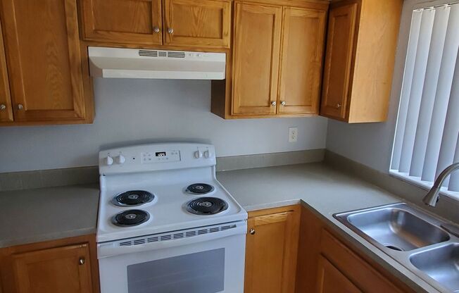 2 beds, 1 bath, 832 sqft, $1,840, Unit 221