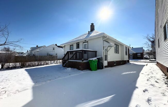 2 Bed & 1 Full Bath Ranch w/ Basement for Rent!