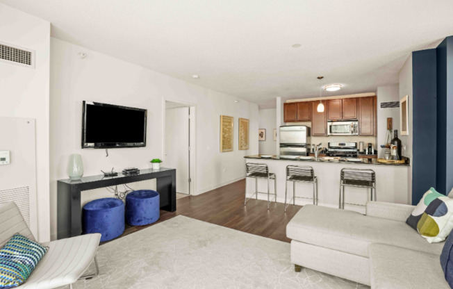 620 W KINZIE ST