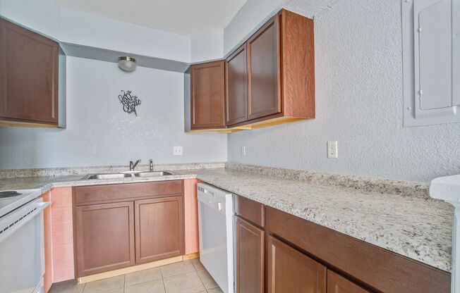 1 bed, 1 bath, 613 sqft, $850, Unit F2