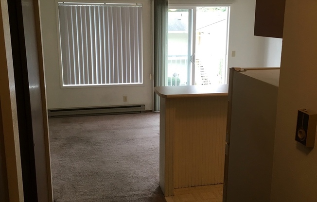 Studio, 1 bath, 450 sqft, $1,395, Unit 16