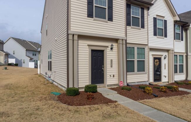 Great End Unit Townhome - Located Close to Downtown Raleigh!