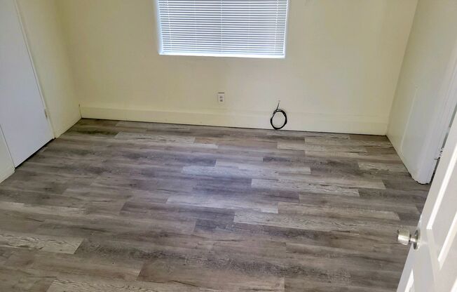 8915 Central NE