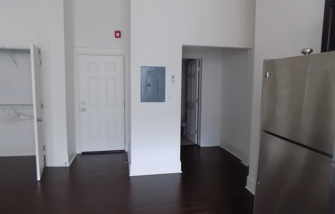 Studio, 1 bath, $850, Unit 1012-2A