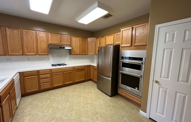Beautiful 3 Bedroom/2 Bathroom + Office in SW Bakersfield w/ RBP & Security Deposit Alternative