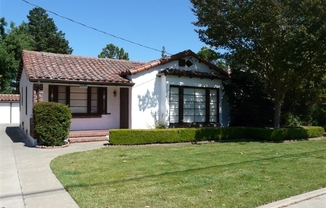 Bright and Spacious 2 Bedroom, 1 Bath Single Family House in Willow Glen