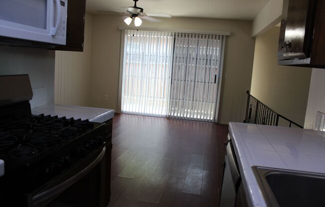 2 beds, 1 bath, $2,100