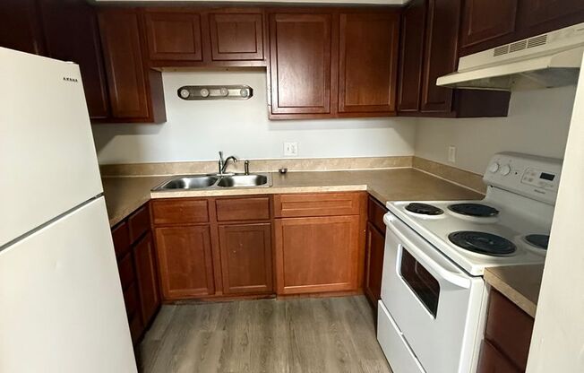 2 beds, 1 bath, 908 sqft, $835, Unit 5015 Fairmont