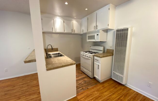 1 bed, 1 bath, $1,825, Unit 072#106