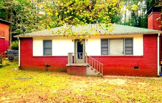 Cozy 2 bedroom 1 bath home located on the southeast side of Atlanta
