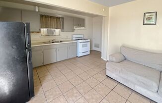 1 bed, 1 bath, 400 sqft, $850, Unit 210