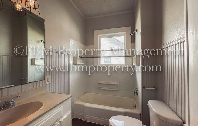 2 beds, 1 bath, $1,050