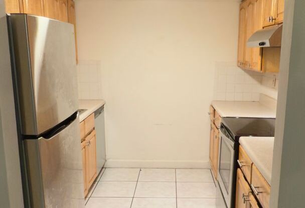 Spacious 1-Bed Condo in Sutton House – 974 SF, East of Biscayne