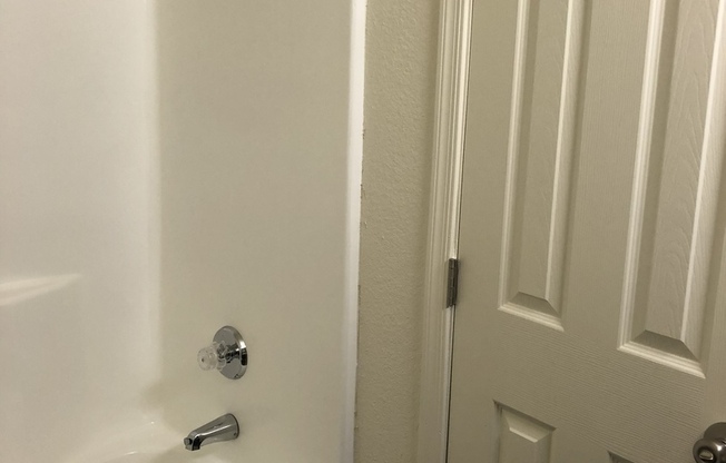 2 beds, 1 bath, 950 sqft, $1,200, Unit 221
