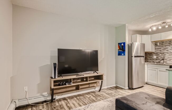 Spacious 1 Bed 1 Bath in the heart of Holly Hills. LEASING SPECIAL SEE INFO BELOW