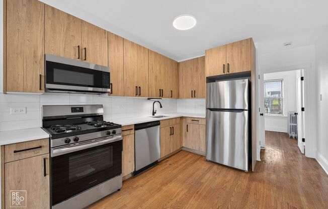 6310 N Artesian