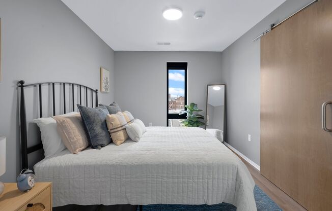 1 bed, 1 bath, 700 sqft, $1,400, Unit 2412
