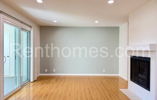 Mira Mesa, 10750 Aderman Ave #73, Remodeled, Quartz Counters, AC, Gas Log Fireplace.