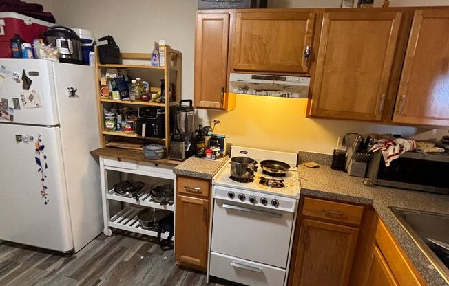 2 beds, 1 bath, 1,000 sqft, $1,295, Unit 19