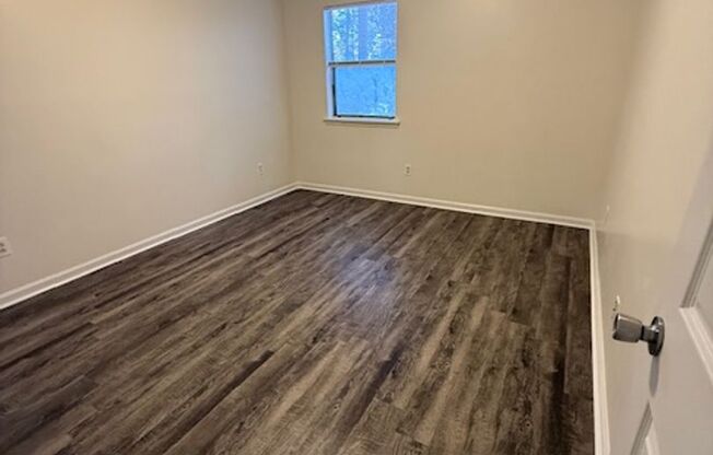 2 beds, 1 bath, 940 sqft, $1,100, Unit 113B