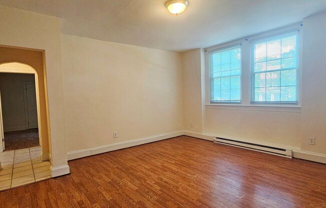 3 beds, 2 baths, 1,100 sqft, $1,915, Unit 105