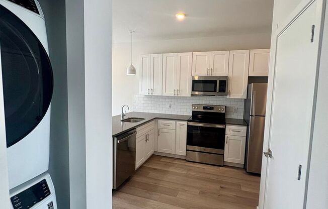 2 beds, 1 bath, 827 sqft, $1,595, Unit 303