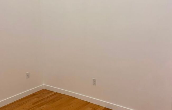 2 beds, 1 bath, 9,999 sqft, $2,250, Unit 64-403