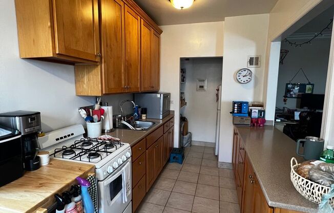 1 bed, 1 bath, $2,000, Unit 902