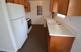 3 beds, 1 bath, $2,495