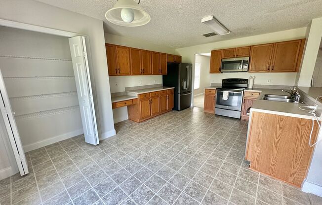 Sanford - 6 Bedroom, 4 Bathroom - $3595.00