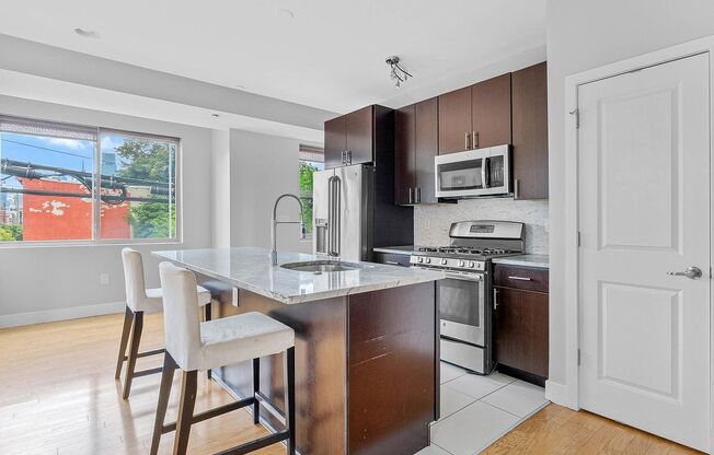 900 N 16 ST