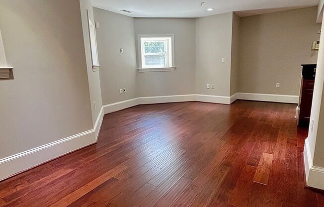 2 beds, 1 bath, $2,695, Unit Unit 6