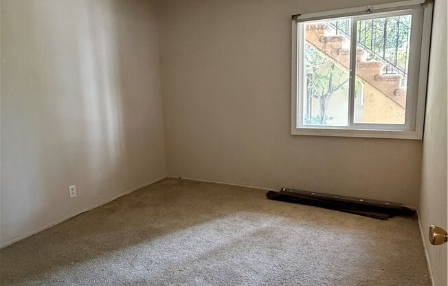 1 bed, 1 bath, 700 sqft, $1,595