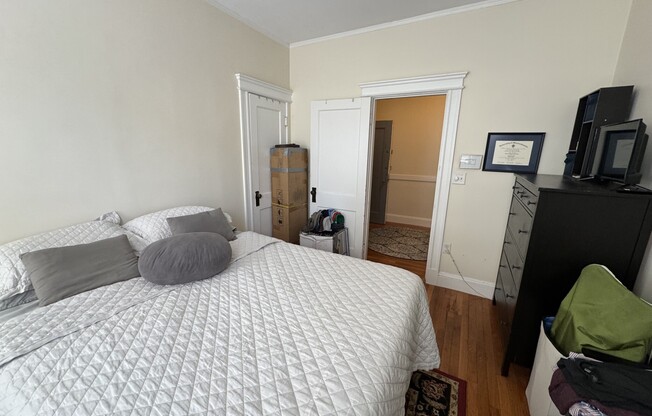 109 STRATHMORE RD