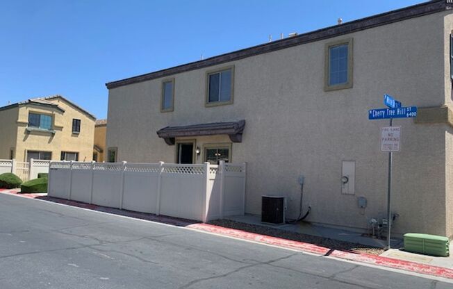 Spacious 3 bed, 2.5 bath, in a gated community!!