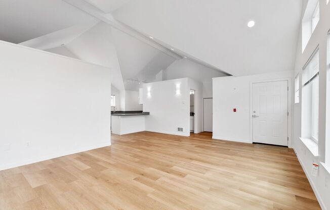 1 bed, 1 bath, 650 sqft, $2,695, Unit 300