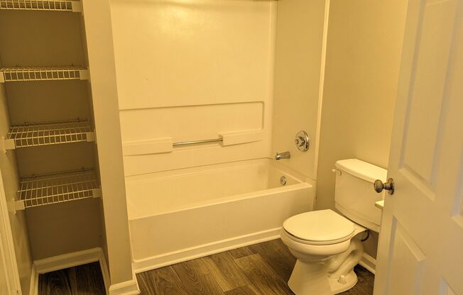 2 beds, 2 baths, 1,070 sqft, $1,225, Unit 1J