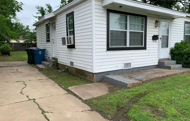 2 beds, 1 bath, $900