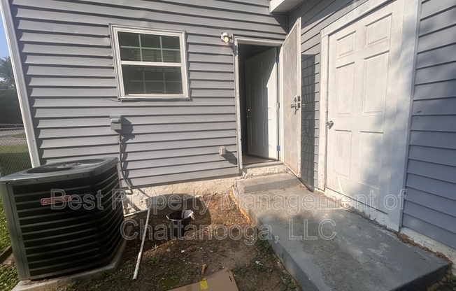 1027 W 37 ST