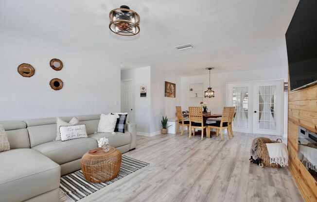 Beautiful 3 Bedroom 2 bath, Fully Furnished, Ormond Beach Home Available FOR RENT!