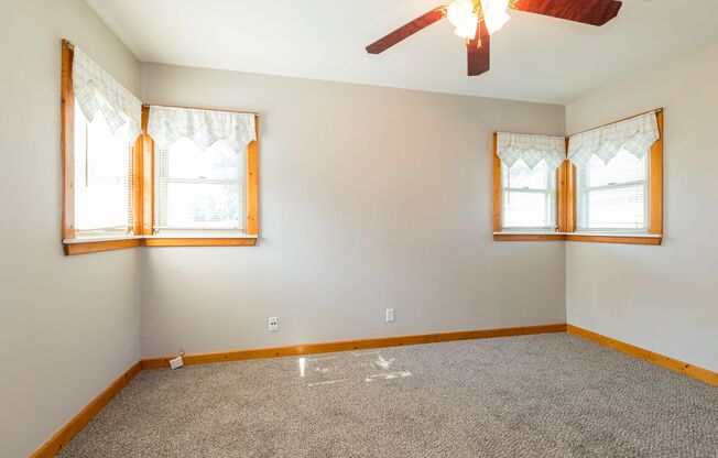 3 beds, 1 bath, $1,125